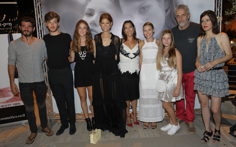 אקשן. כוכבי "ירח בבית 12"