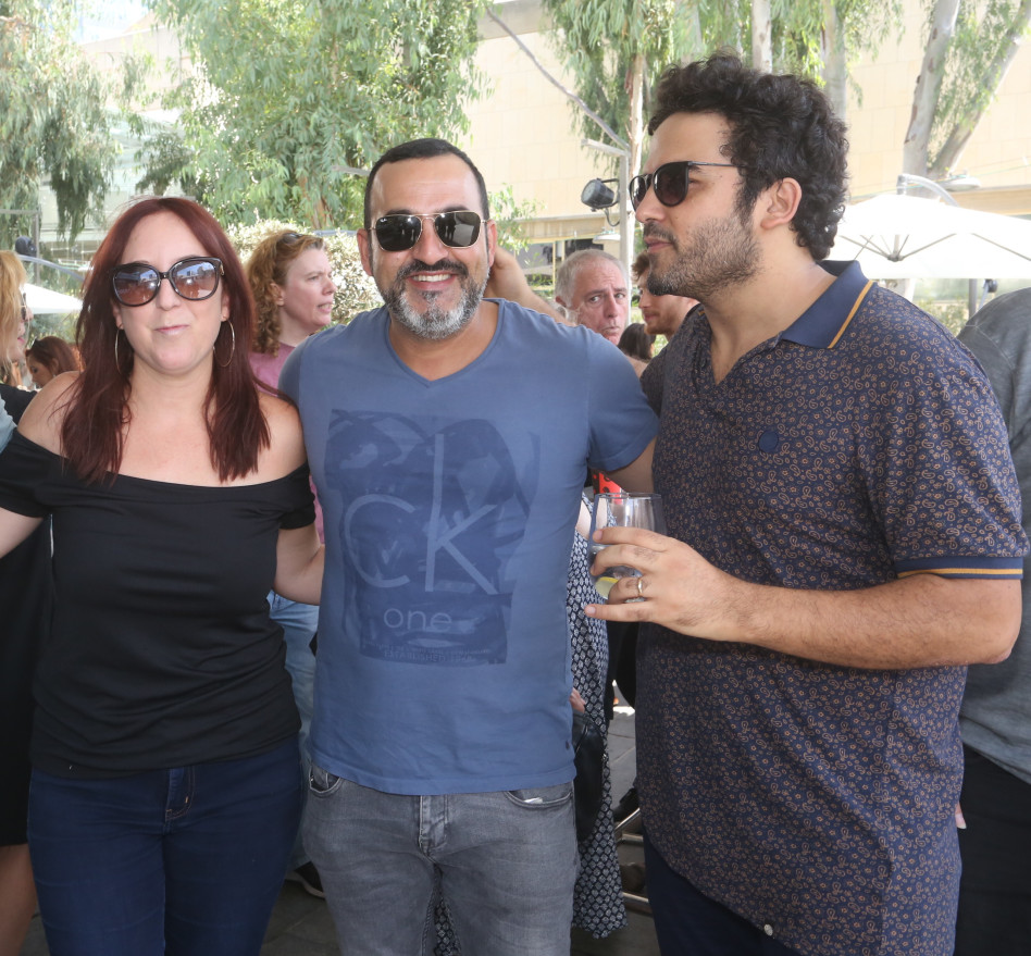 הילולה וטרללה. קובי אפללו והחבר'ה (צילום: יעל צור, באדיבות עיריית תל אביב-יפו)