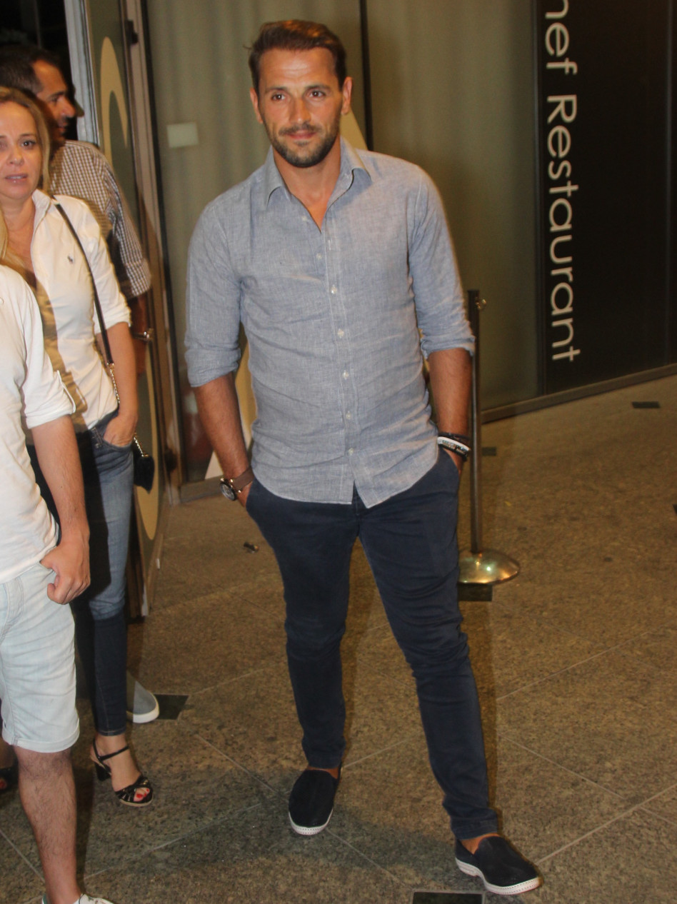 פפראצי? פור מי?! ניקוס ורטיס בתל אביב (צילום: ניר פקין)