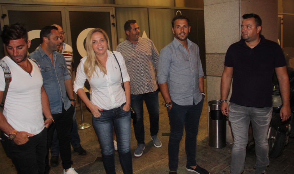 רק שלא יתבע! ניקוס ורטיס והפמליה