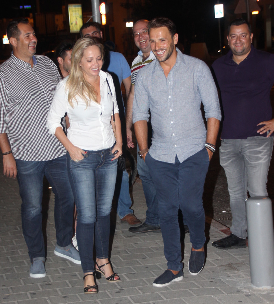 כן, ברור שצלם פפראצי זה מצחיק