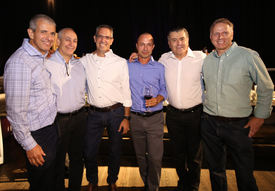 משתתפי אירוע הצגת "סבן ונצ'רס"