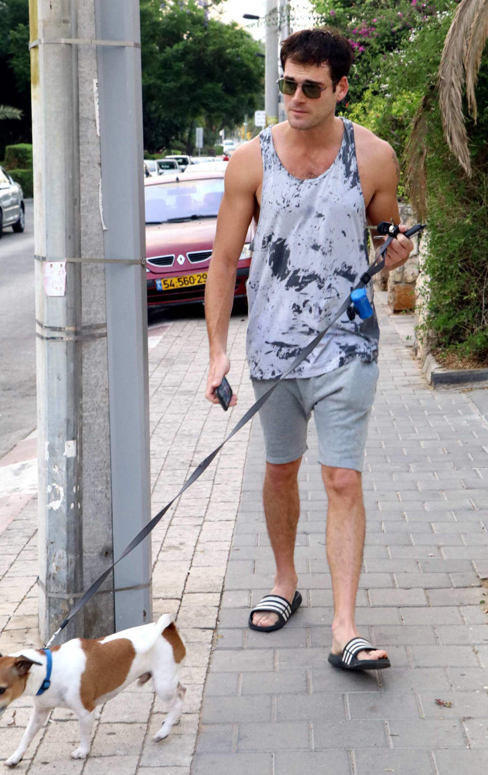 מזל שאני עובר דירה בקרוב...