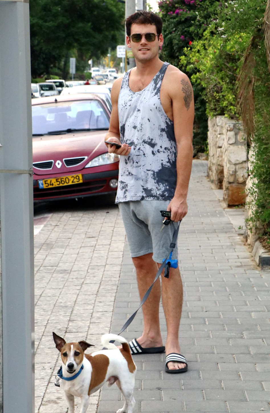 גל אמיתי, אתה חמוד. אבל בשבילנו הכוכב כאן...