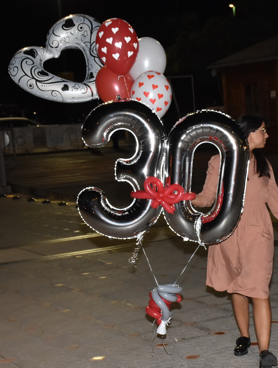 הפתעה! מגי אזרזר בת 30