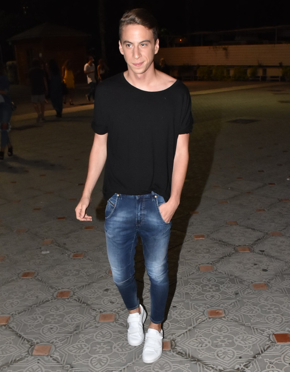 עושה "עפר שכטר", רק לילדים. טום באום