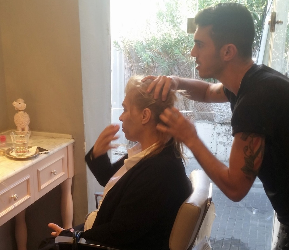 אולי בקבוקים? באומן בוחנת