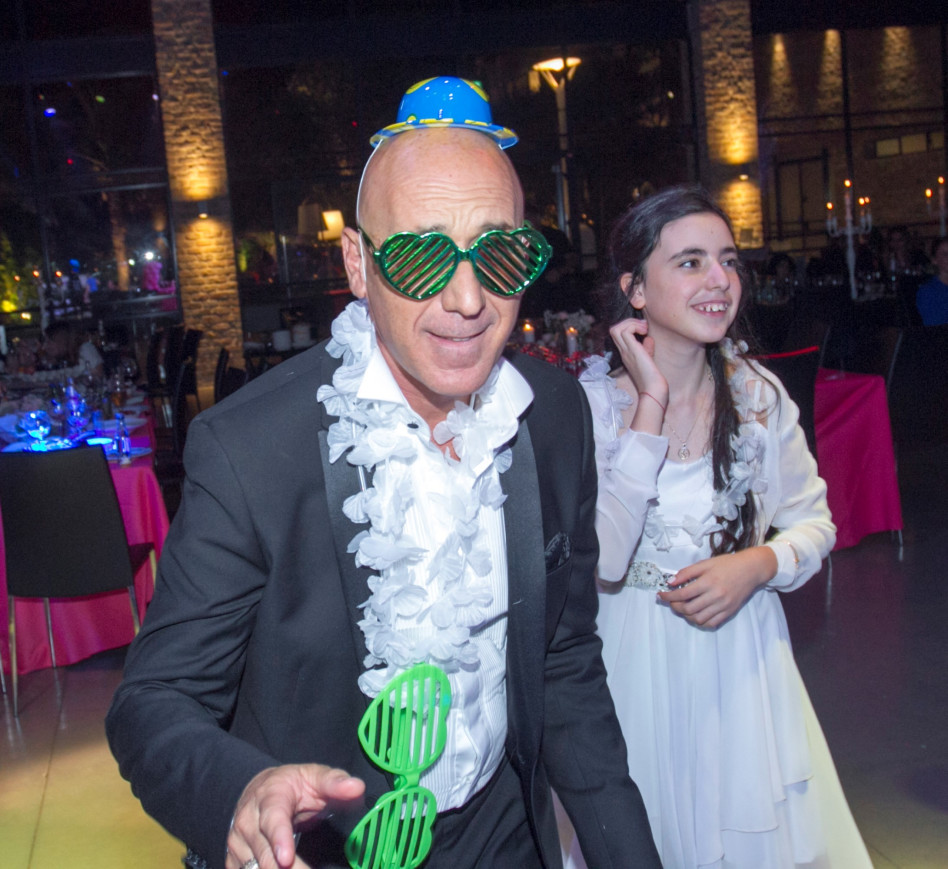 מתפרע בכיף. רפי אמזלג והבת ליאל