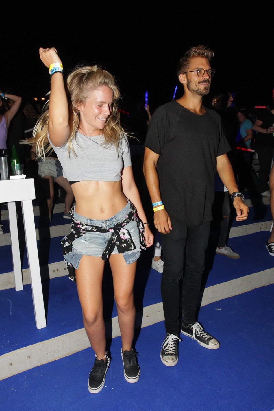 קרוב בקליפ של קניה. אם אילן יסכים