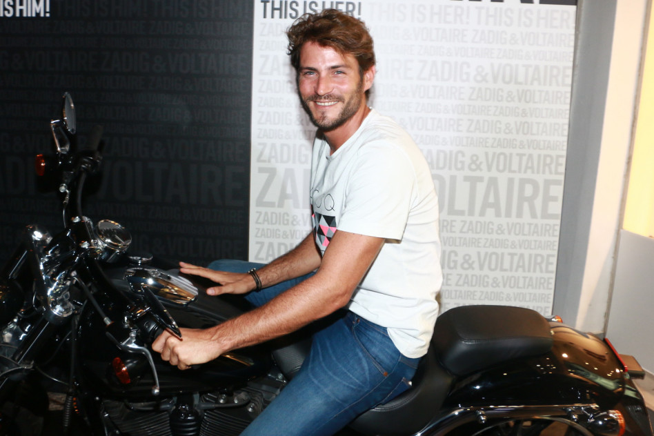 דוהר בין אירועים. חאובל