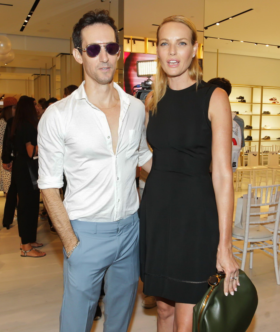 יאללה, צלמו, יש לנו מושבים לתפוס