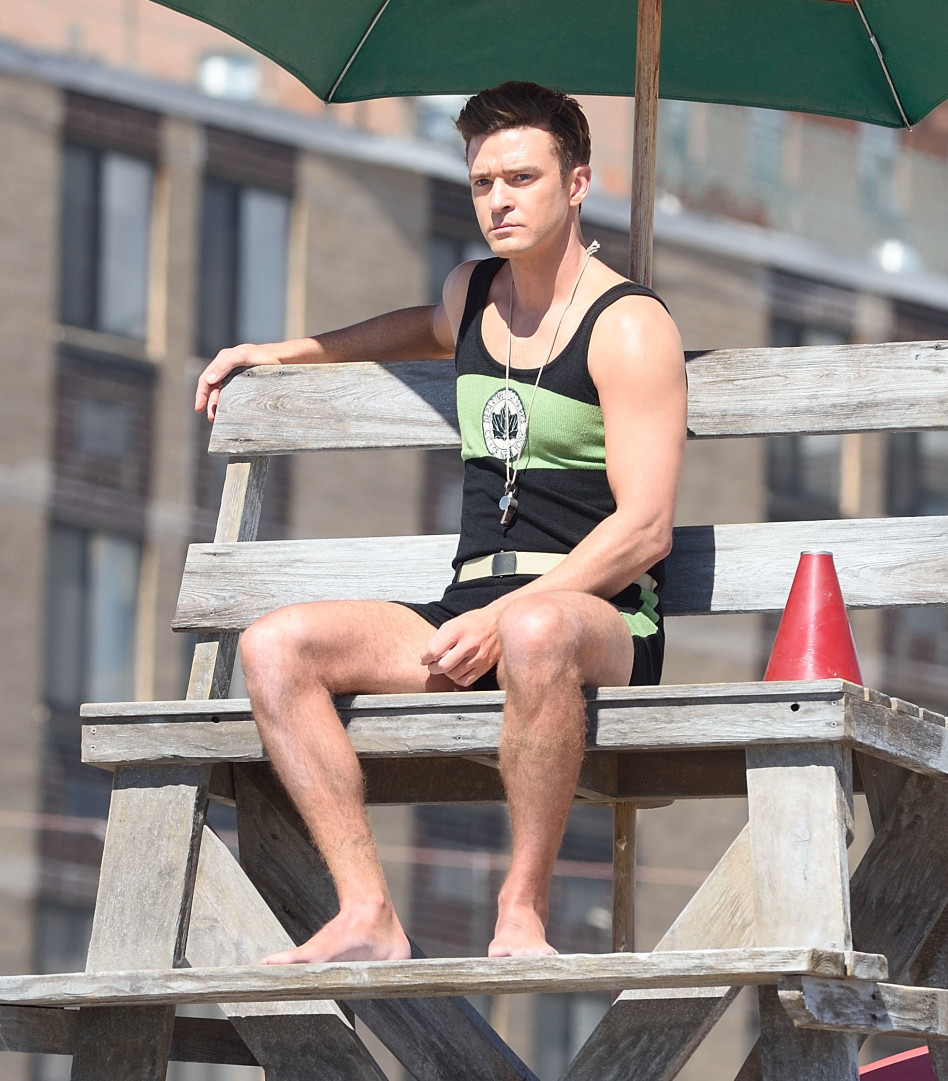 ואז, ג'סטין טיפס לסוכת המציל