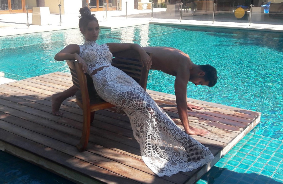 על ארבע, גבר. אלחמיסטר בשליטה