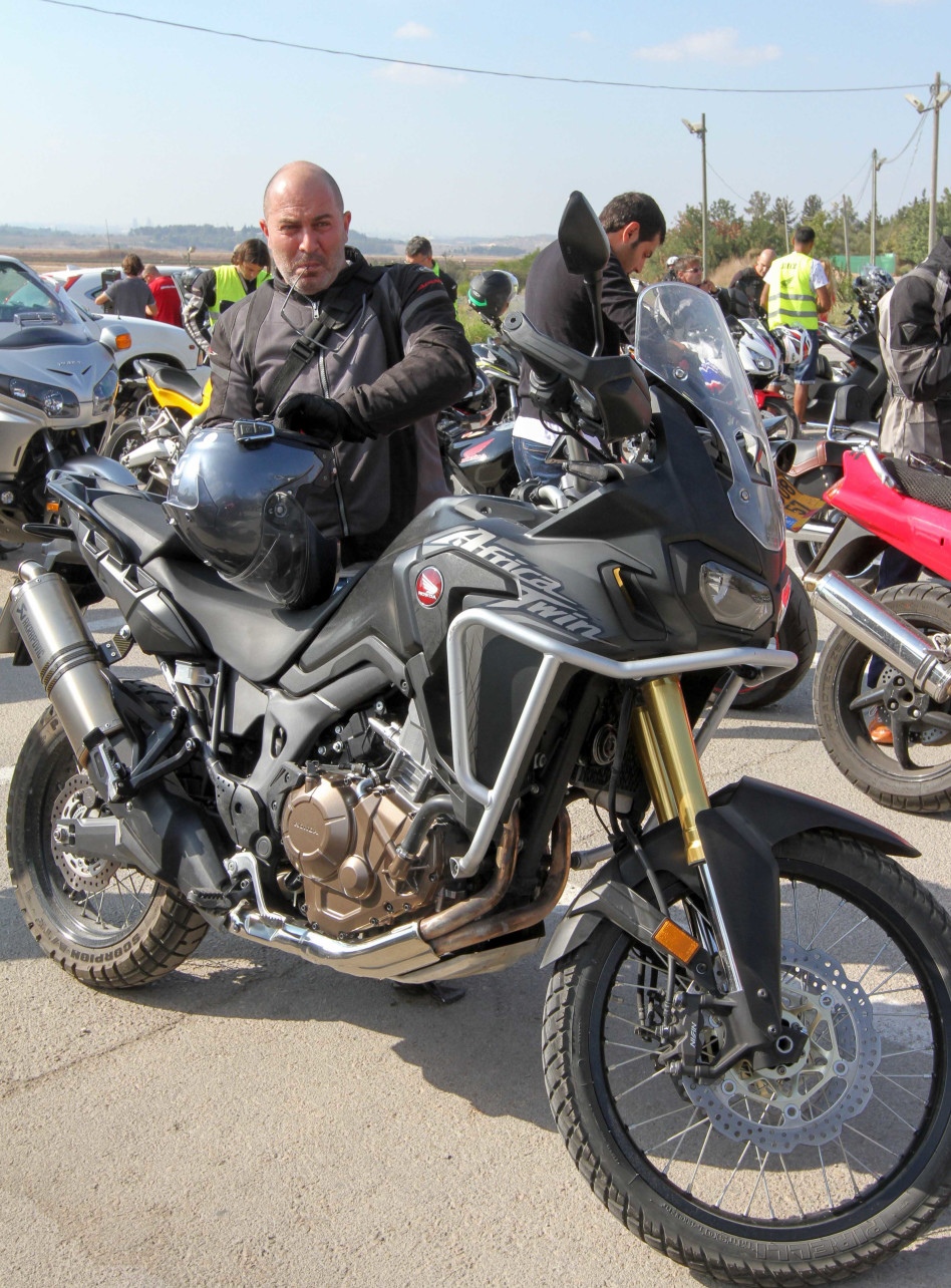 איזה גבר. ליאור רז