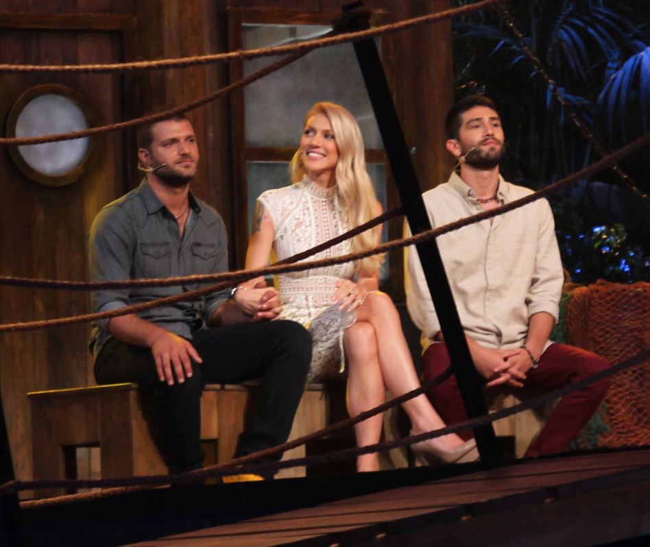 יא באבי, איזה מתח! יהודה יצחקוב, מיטל דה רזון ואביאל כהן בצילומי הגמר (צילום: אור גפן)