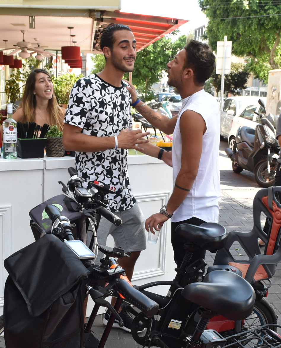 אחי, תירגע, זה רק צלם! אלכס עמר וג'וזי זירה (צילום: צ'ינו)