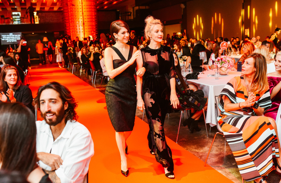 המנחות של הערב. מיה דגן עם דפנה לוסטיג