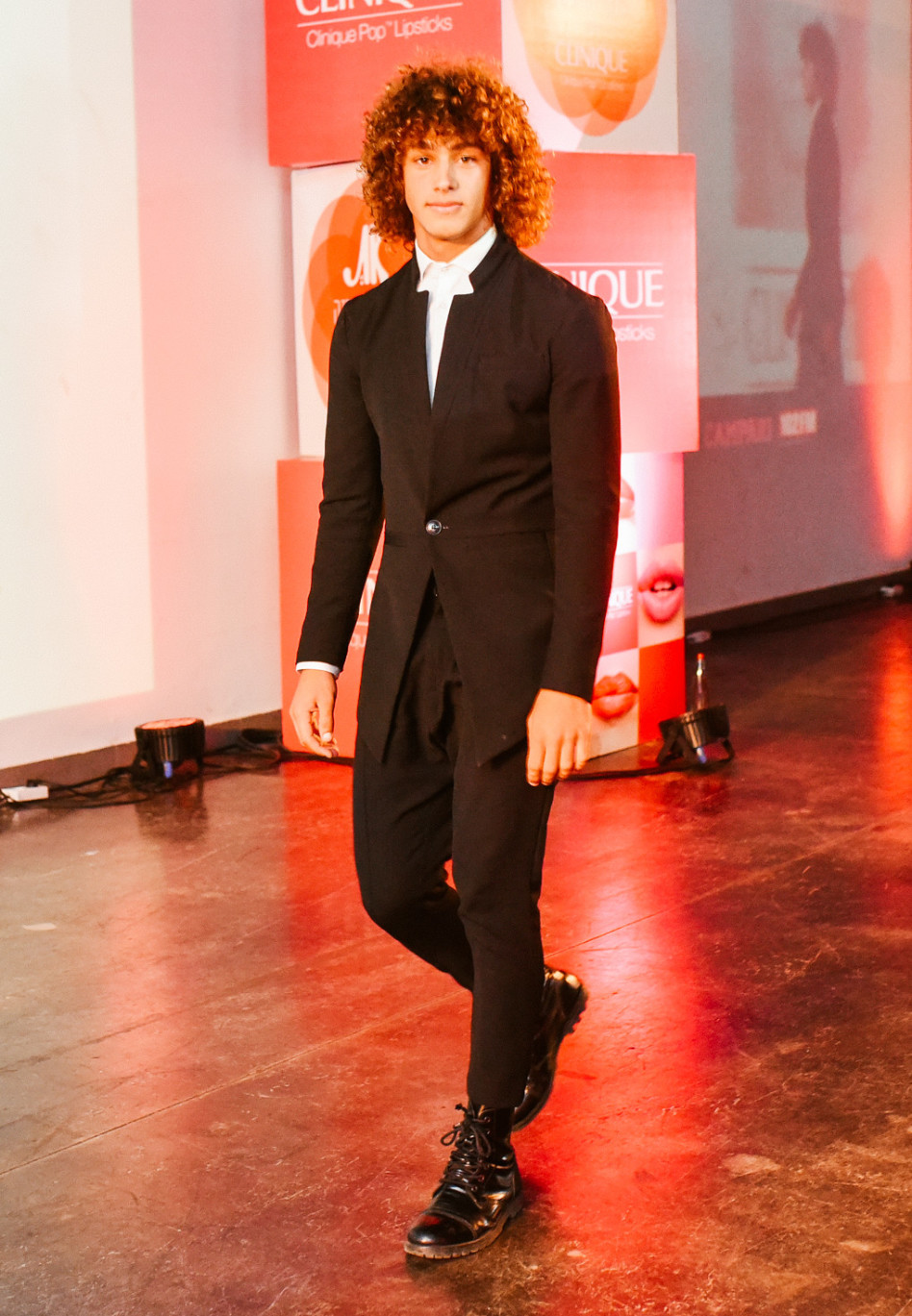 התלתל עם הכדורסל. ברק שמיר