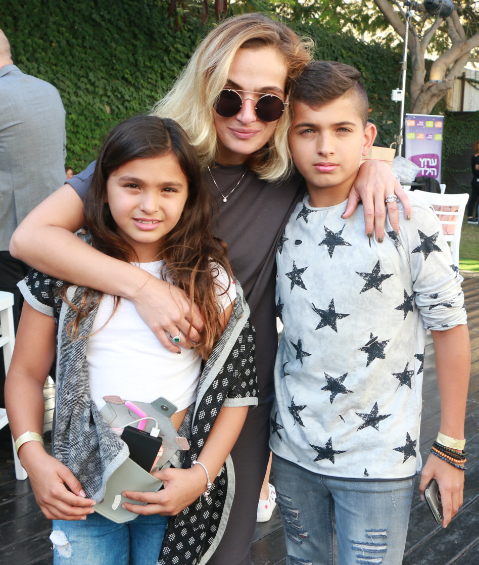 כמה אהבה. אילנית עם אלין וליאם גולן