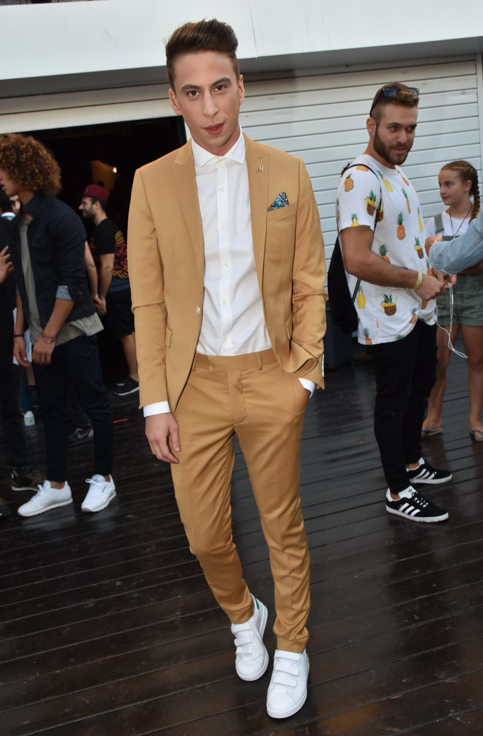 טום באום בפוזה הקבועה