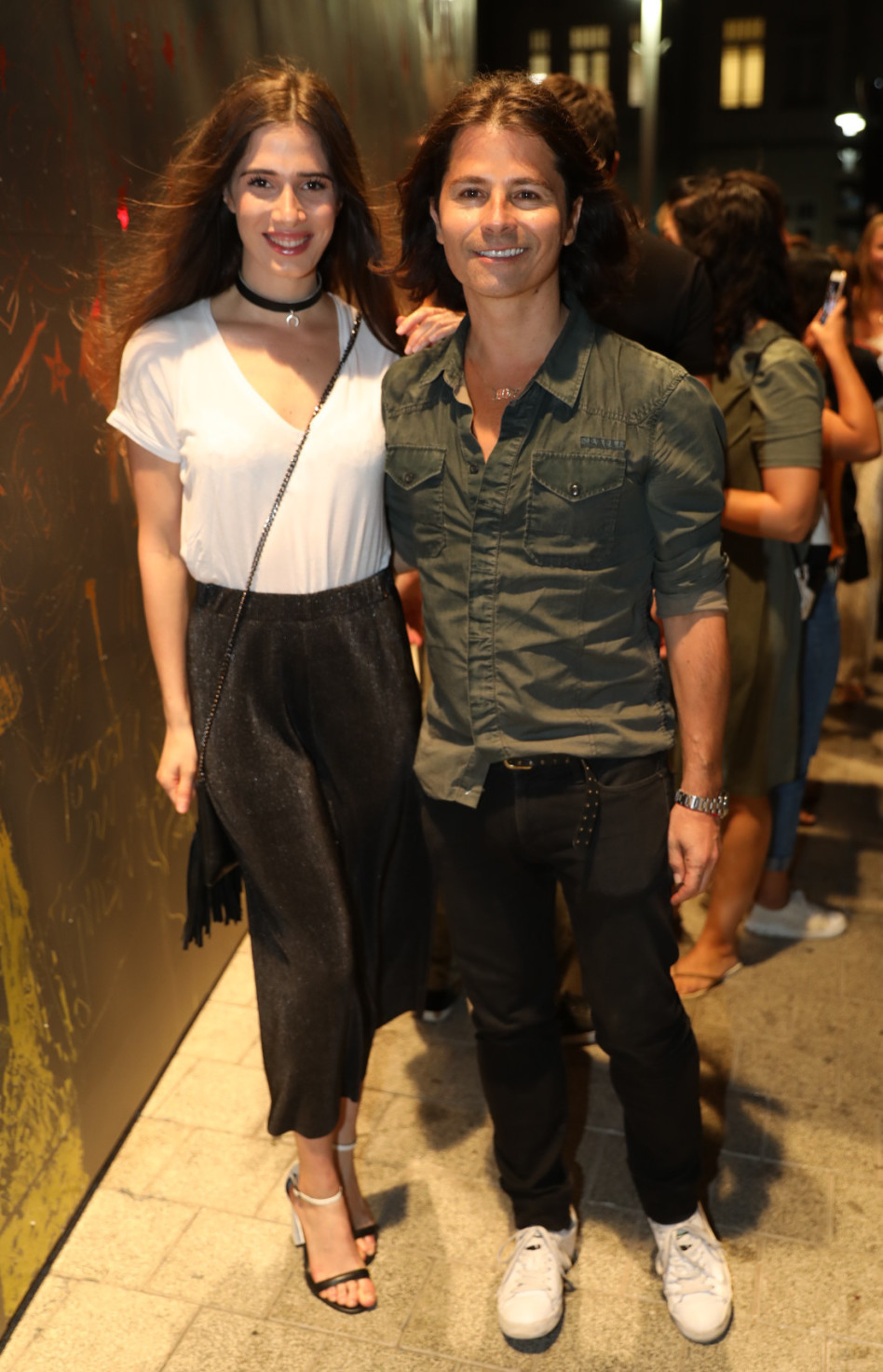 מתנדבים. חן אמסלם עם האמן ניר הוד