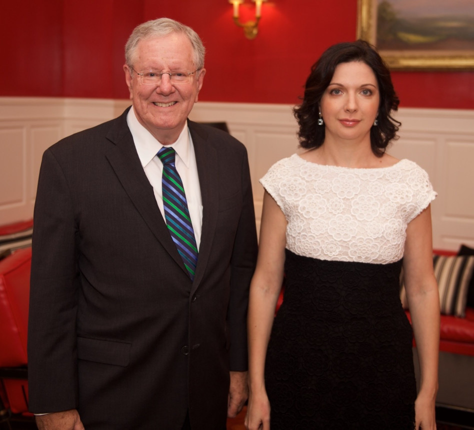 אירינה נבזלין וסטיב פורבס (צילום: פרי בינדלגלס)