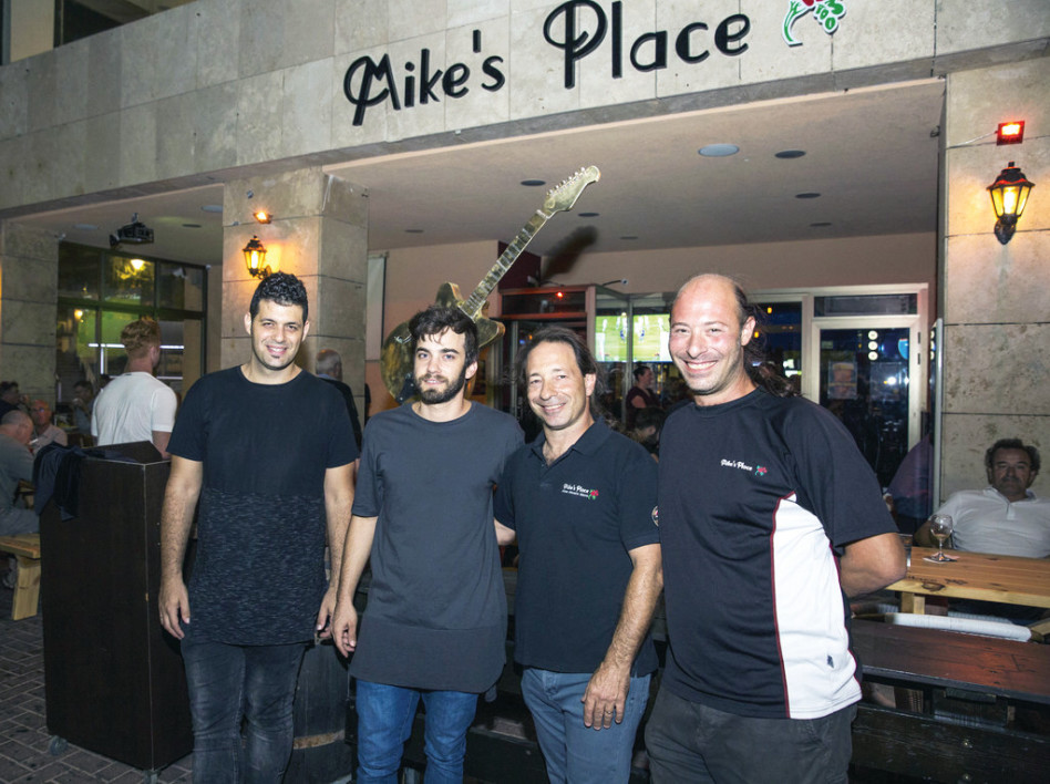 גיא ויהל מפרגנים (צילום: גיל אמיר)