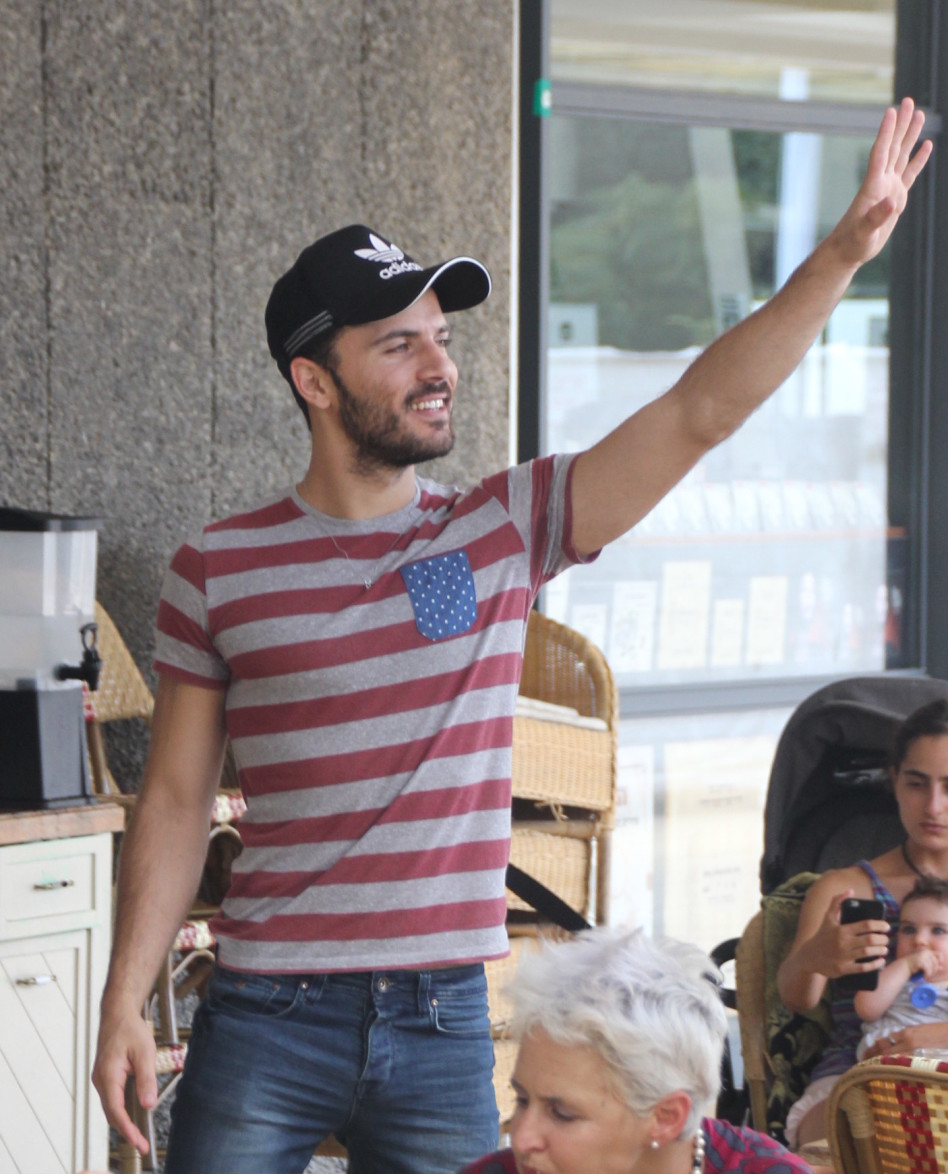 "אחי, הנה אני!". אטיאס שמח!