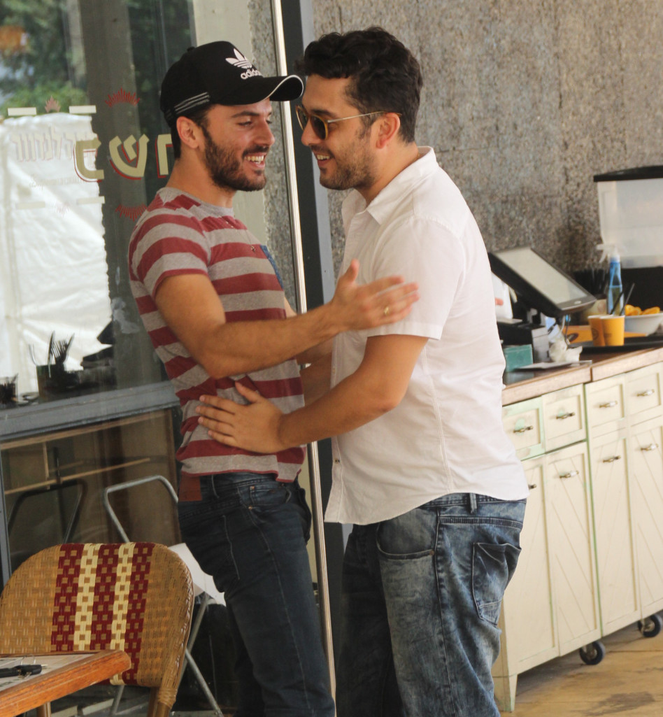 "חבר, אני שמח לראות אותך כמו ששוגי שמחה מסיפורי פוגי!"