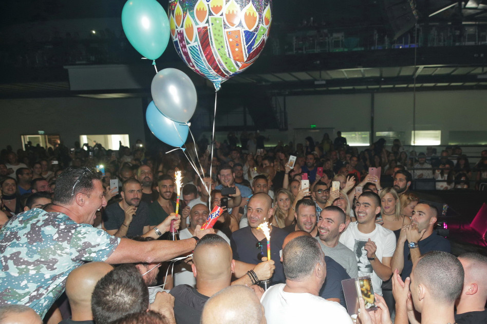 בלונים בלונים. ועומר אדם