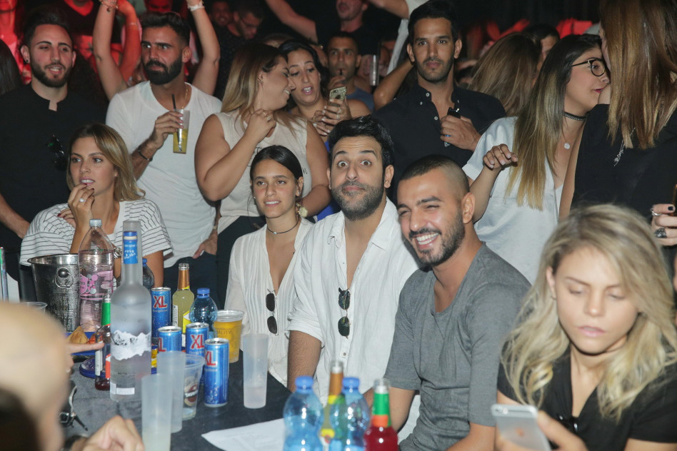 "מה, מצלמים אותנו?". אהרון עם איתי לוי