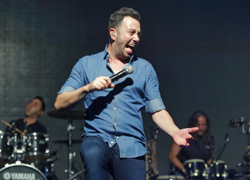 ליאור נרקיס מברך מהבמה