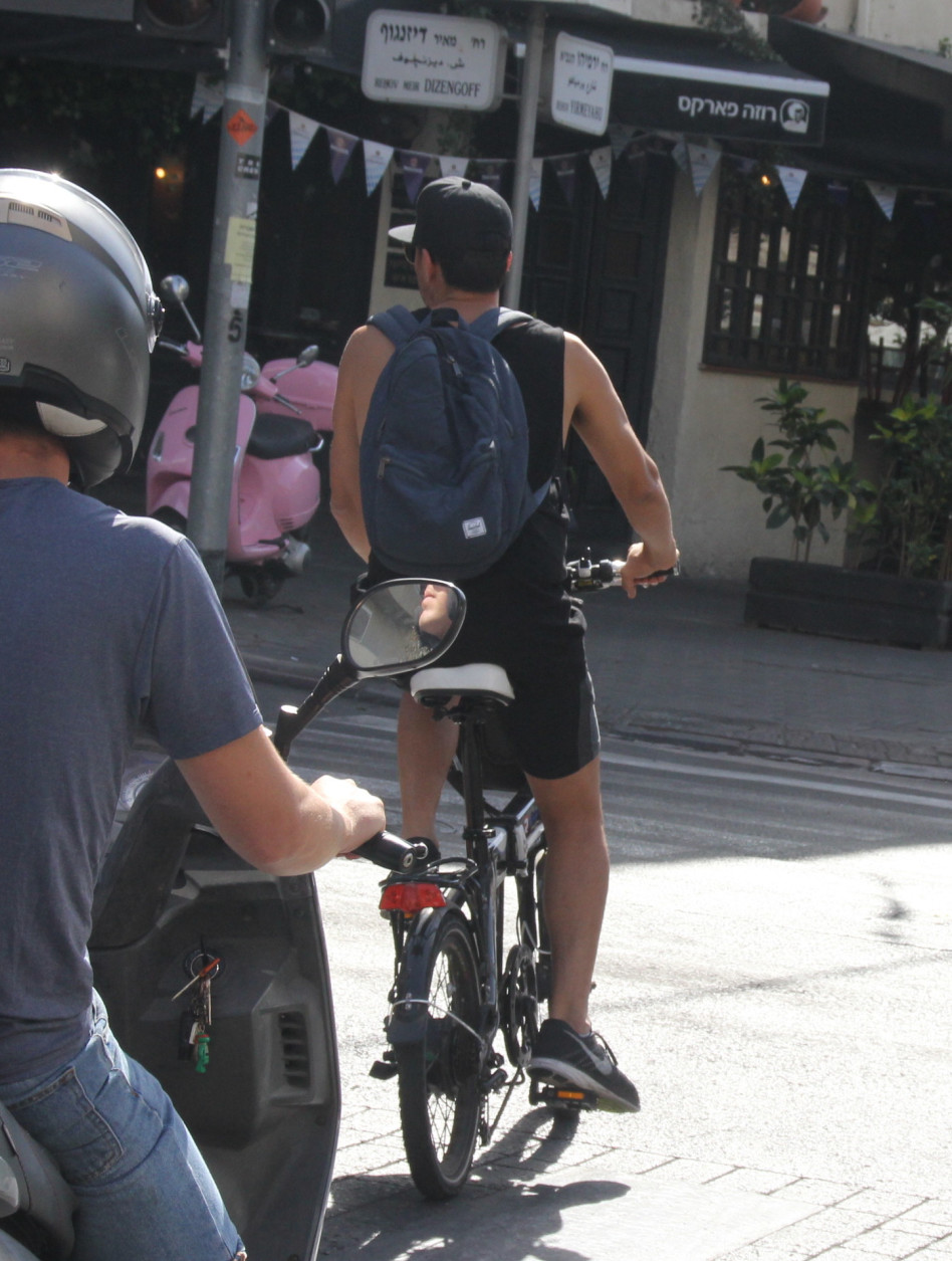 וגם במבט אחורי, לחובבים