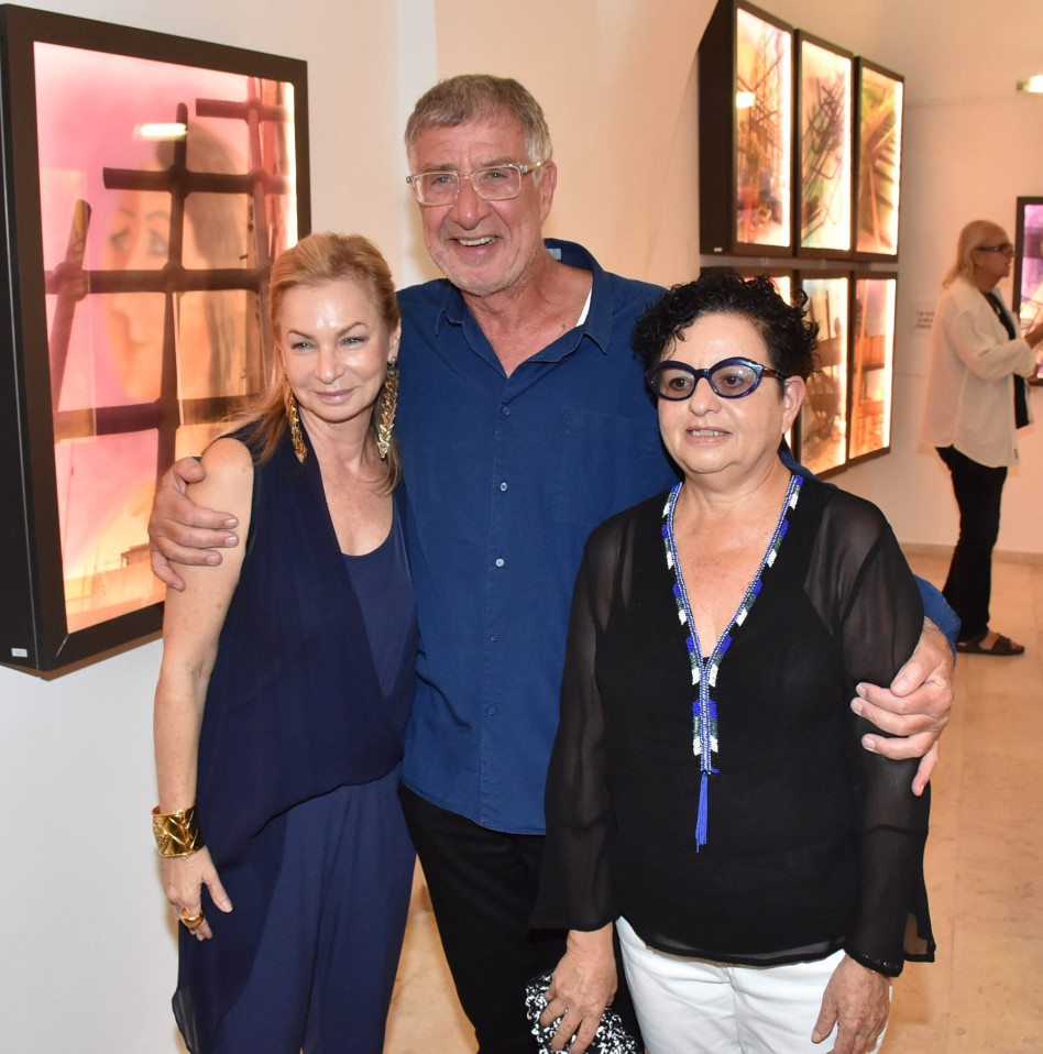 ענת ויהושע קסטיאל עם אריאלה ורטהיימר