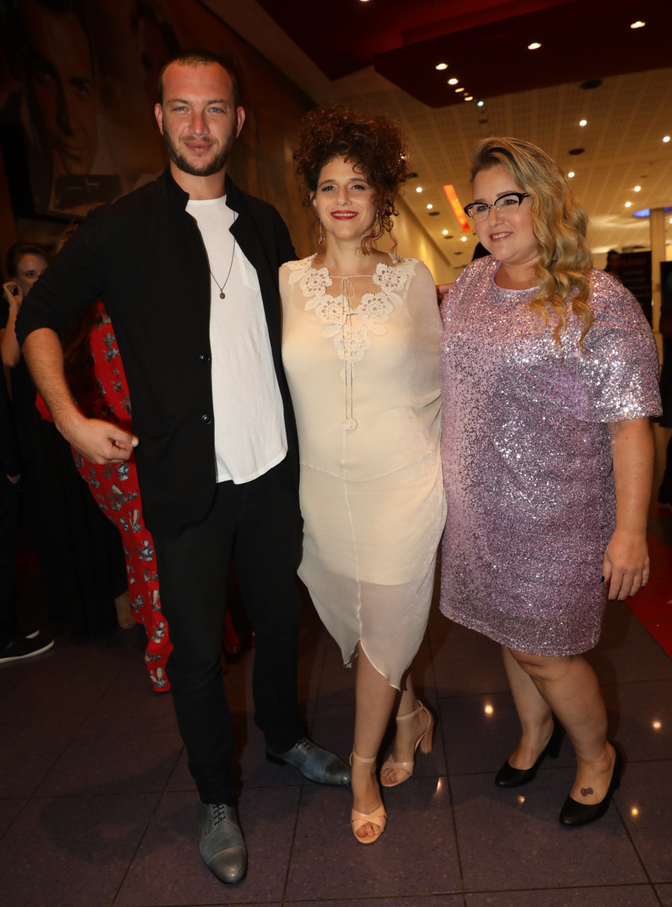 אוקיוש, מראה... שונה. רוני מרחבי, נועה קלר ועוז זהבי (צילום: רפי דלויה)