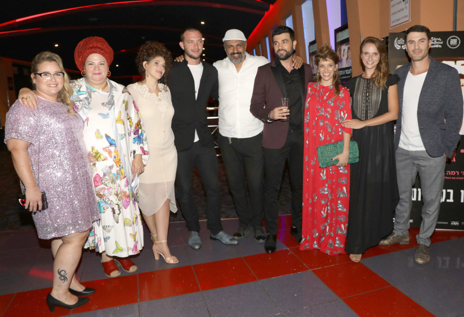 תודה באופן אישי. בורשטין עם צוות הסרט "לעבור את הקיר"