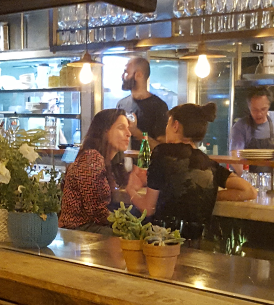 על הא ודה. אורנה בנאי וחברה (צילום גולשים)