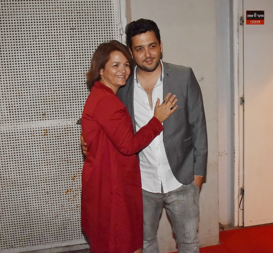 והבויפרנד מסתכל מהצד. מאור זגורי ושרה פון שוורצה