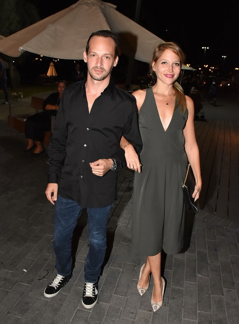 אמורים להיות יותר שזופים. מירב פלדמן והחבר