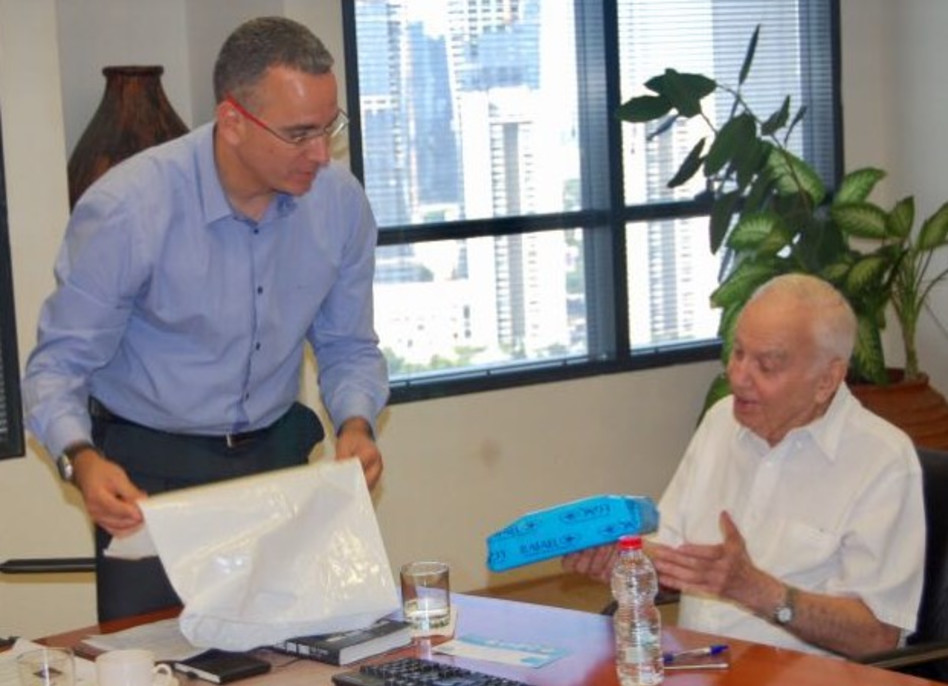 מורטון מנדל ורן גוזלי