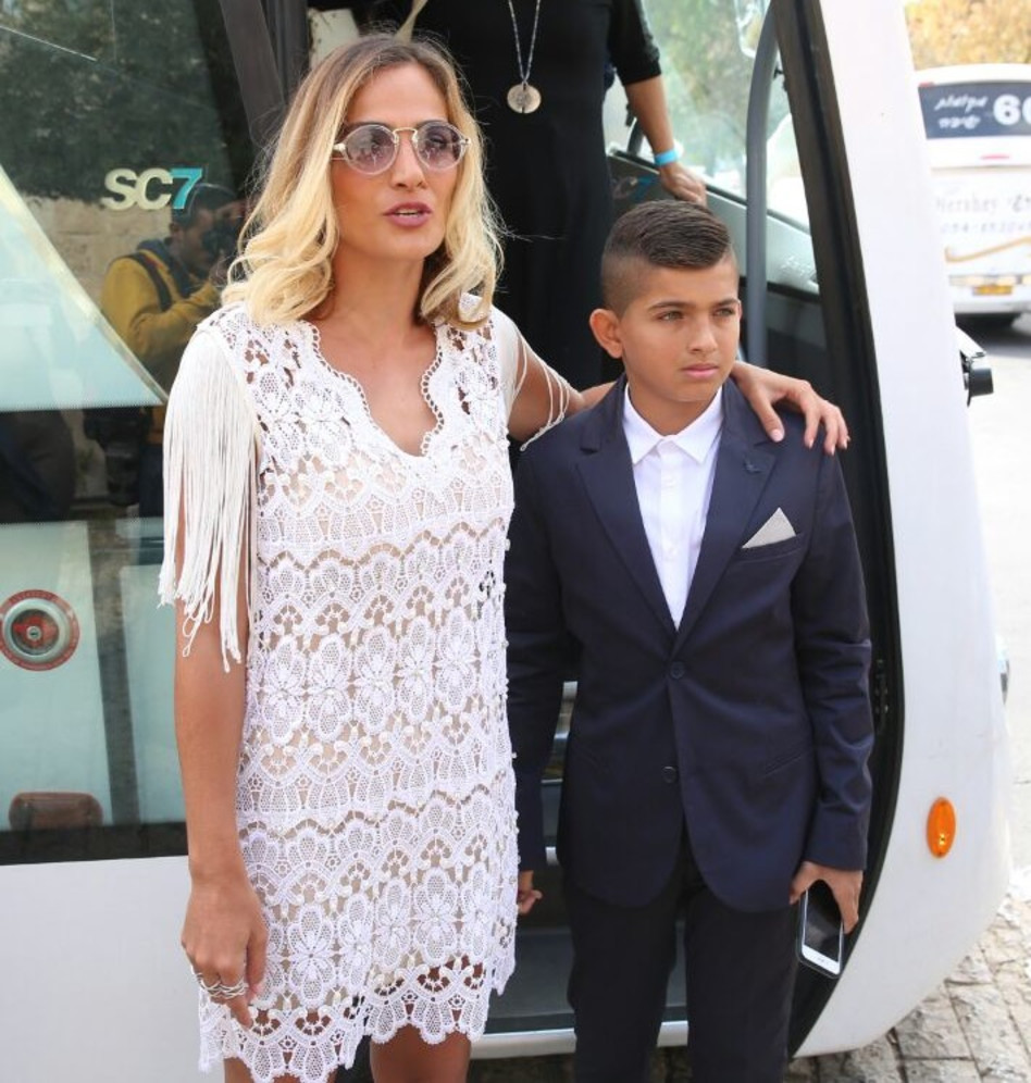 אם ובנה. אילנית לוי עם ליאם גולן