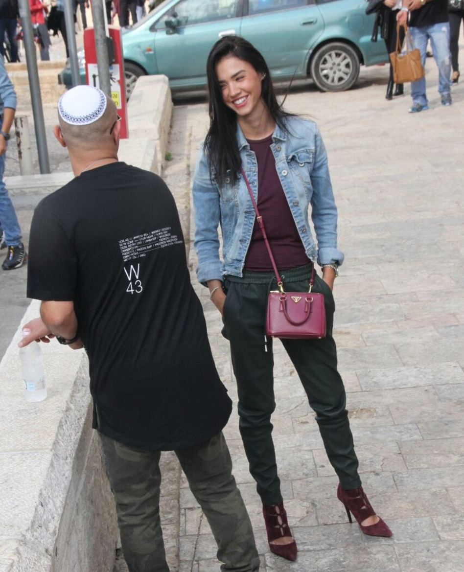 רוסלנה רודינה מתיידדת עם הסביבה 