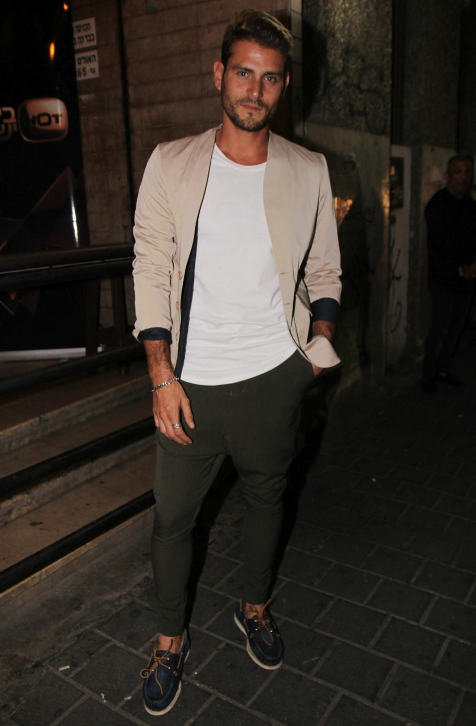 אדריאונו חאובל עוד עושה אירועים