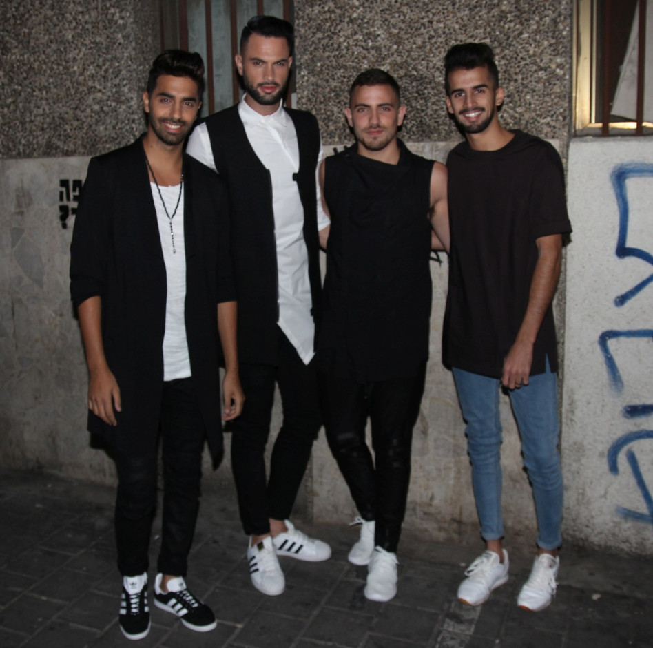 בנים ונהנים. להקת בוי בנד