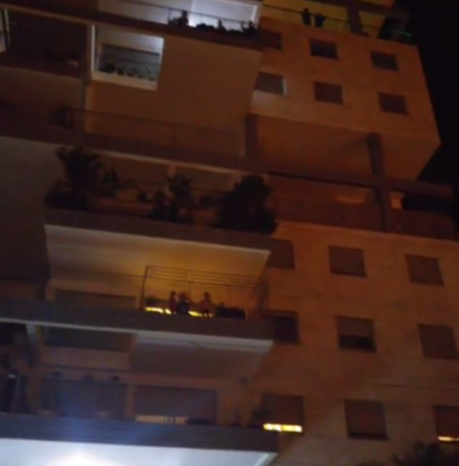 השכנים זועמים בבניין של רפאלי ועזרא