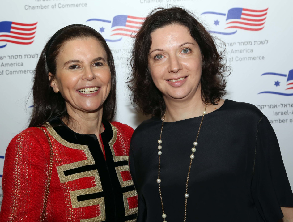 אירינה נבזלין ועופרה שטראוס 