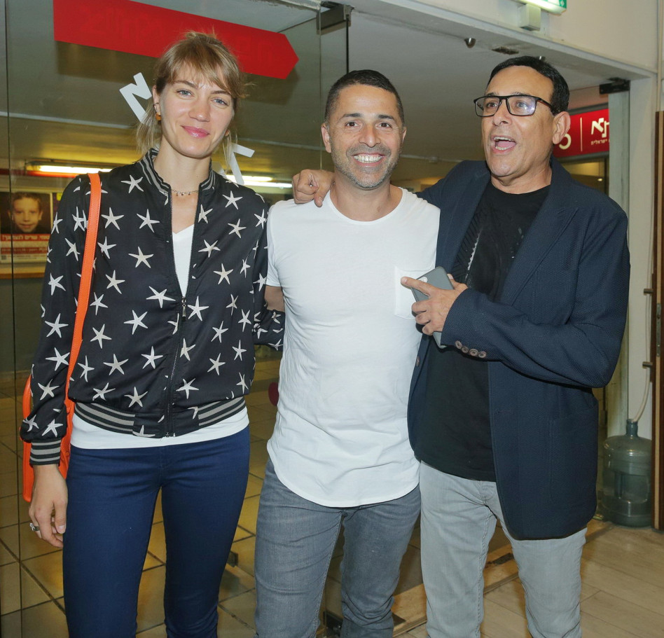 שלישיית "מה קשור". רוני מאנה, נדב אבוקסיס וג'ני צ'רוואני