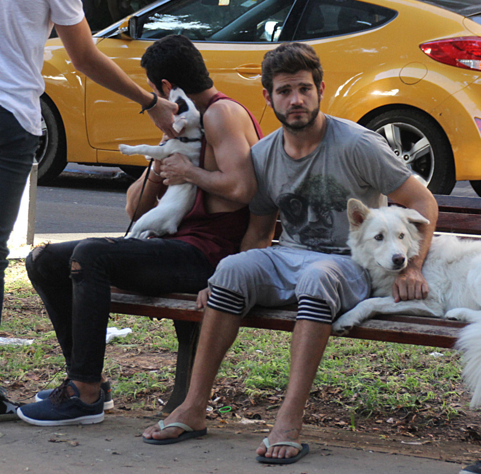 הכלב שלו מביא את הבנים ללטף! חיון מפרגן