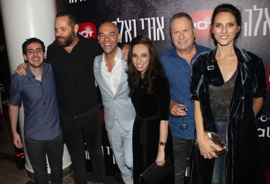 מתרגשים לראות את עצמם. צוות "אורי ואלה"