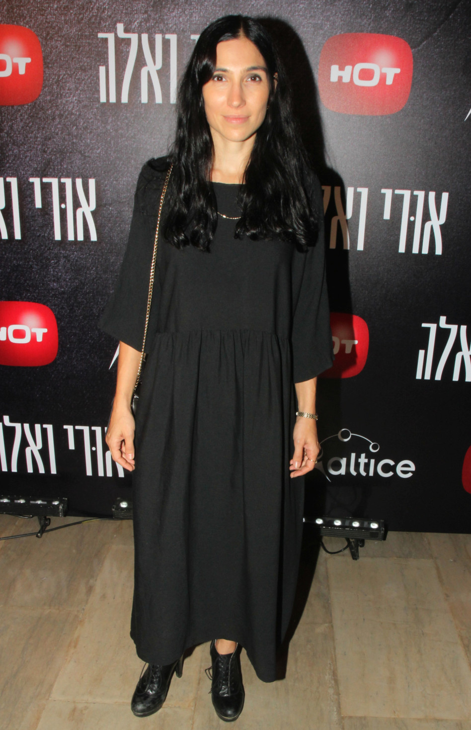 ורד פלדמן משחירה